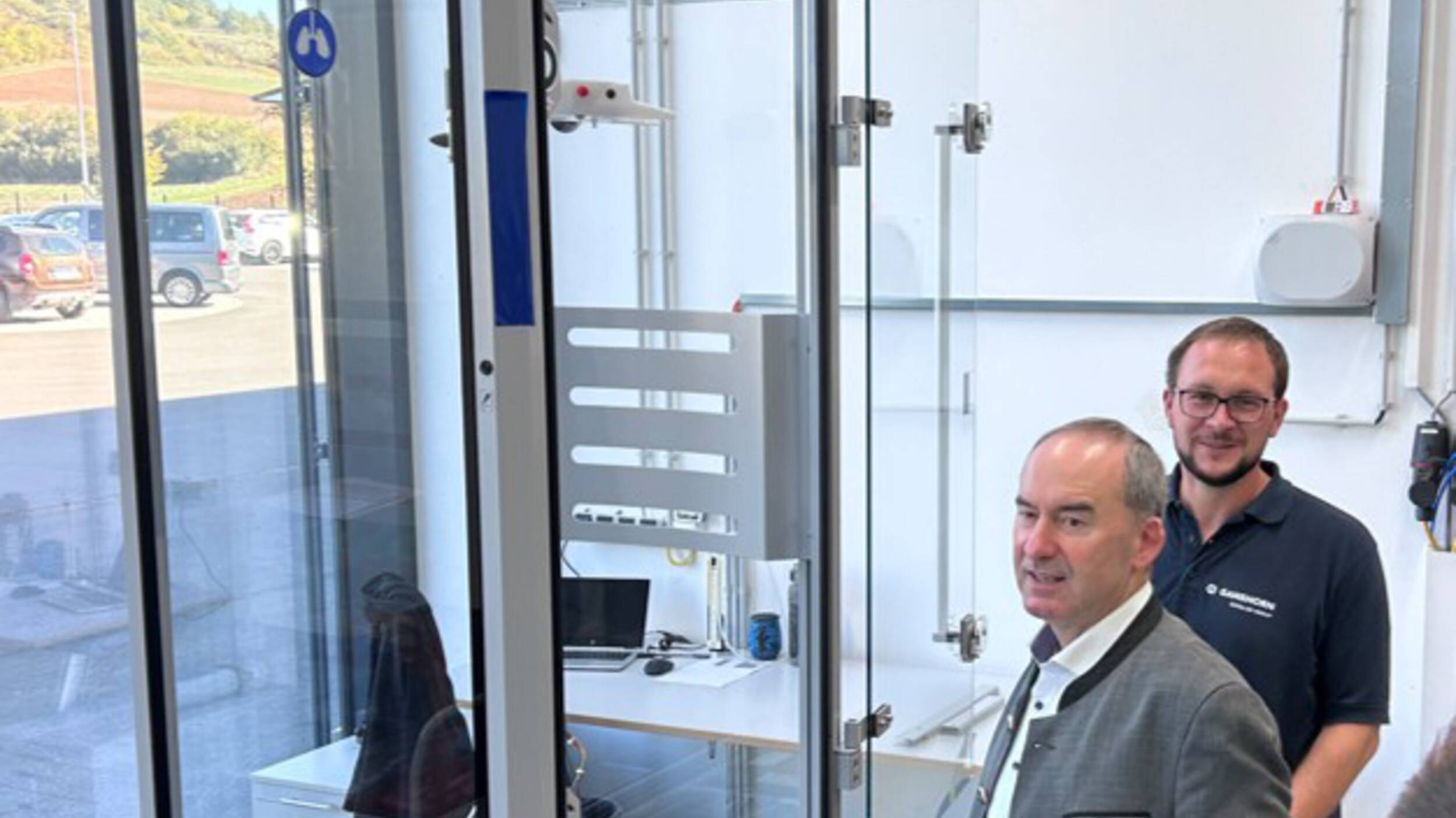 Bavaria’s Minister for Economic Affairs, Hubert Aiwanger, visits GANSHORN in Bad Neustadt
