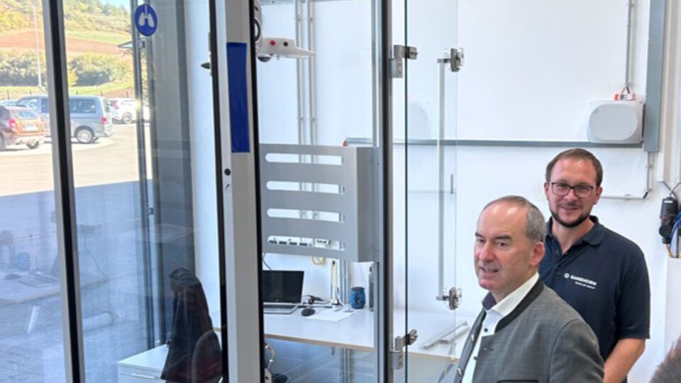 Bavaria’s Minister for Economic Affairs, Hubert Aiwanger, visits GANSHORN in Bad Neustadt