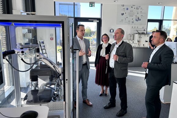 Bavaria’s Minister for Economic Affairs, Hubert Aiwanger, visits GANSHORN in Bad Neustadt